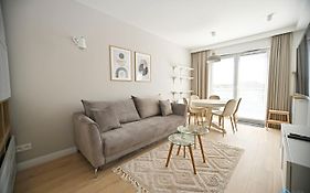 Beige 3City Apartment With Parking In Gdansk By Noclegi Renters